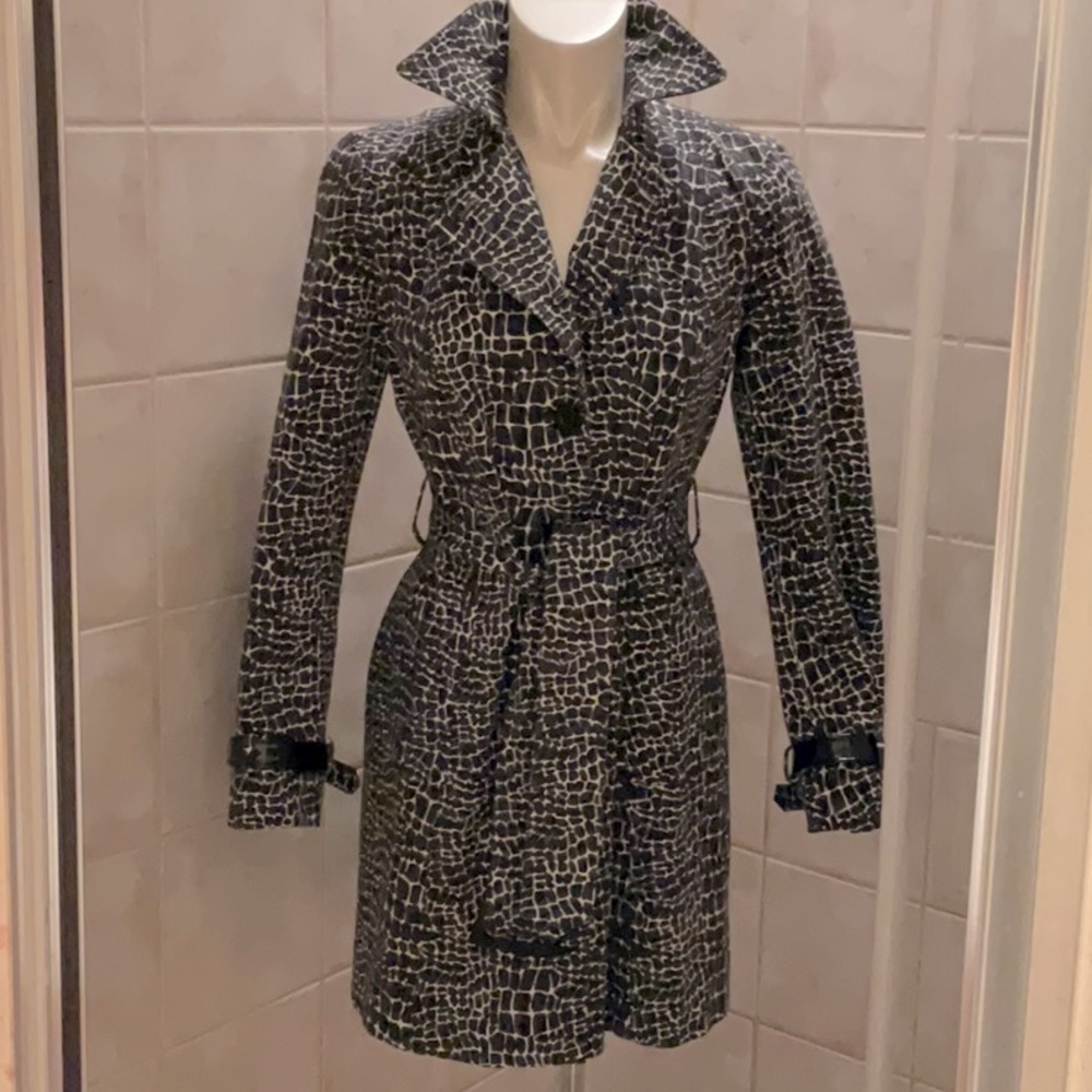Stunning black and white giraffe print coat.